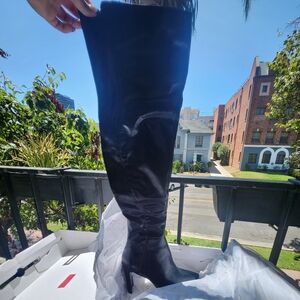 SIZE 8.5 BLACK HEELED BOOT